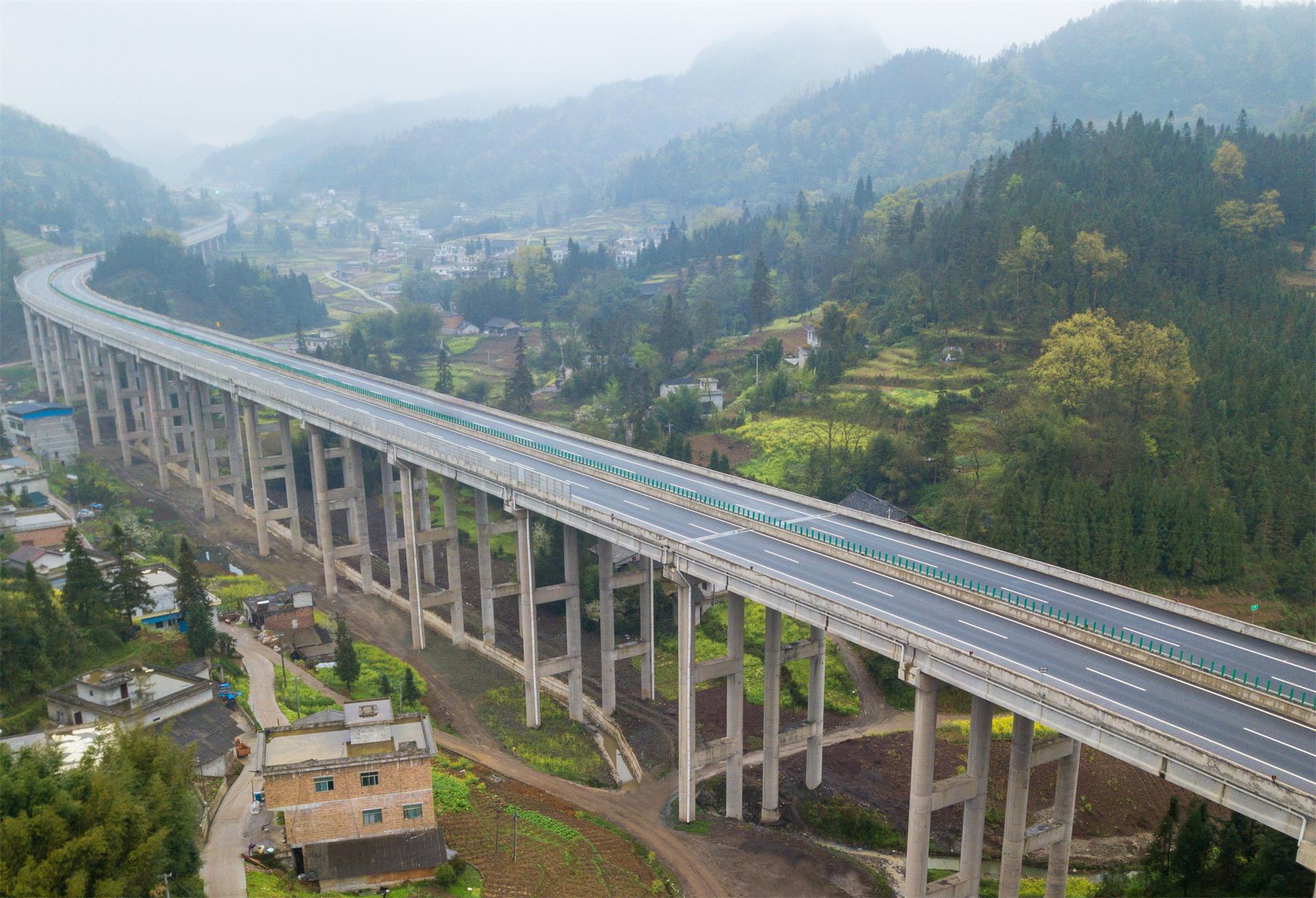 叙威高速公路5